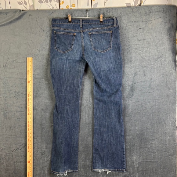 Old Navy The Flirt Women’s Mid-rise Blue Straight Leg Jeans w/distressing Sz 10 - Picture 2 of 12